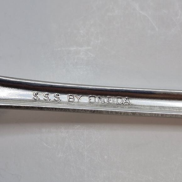 Oneida SSS Maestro St. Leger Vintage Serving Spoons Set of 2 Discontinued - Picture 15 of 16
